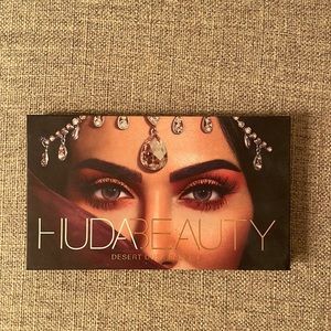 Huda Beauty Desert Dusk Palette